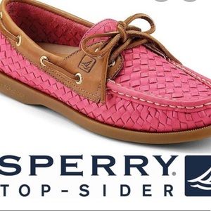 Women’s pink sperry boat shoes